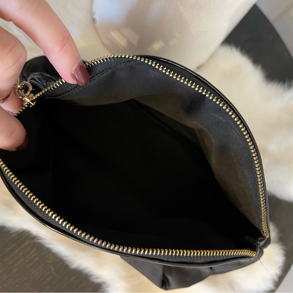 Dior cosmetic bag repurposed into wristlet with gold, pearls, keychain & charm. - Picture 6 of 9